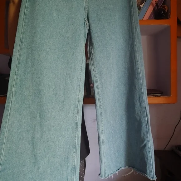 Highwait Denim wide legged jeans. size M - Picture 2 of 9